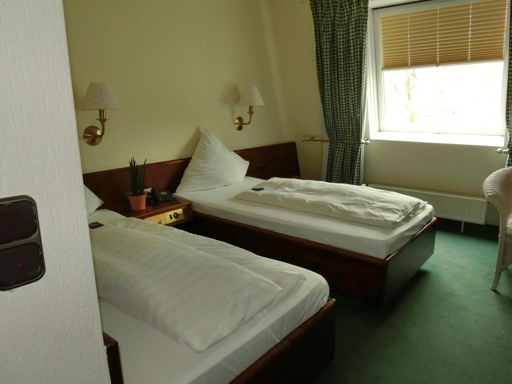 Luxstay Karben - Self-Check-In Habitación foto
